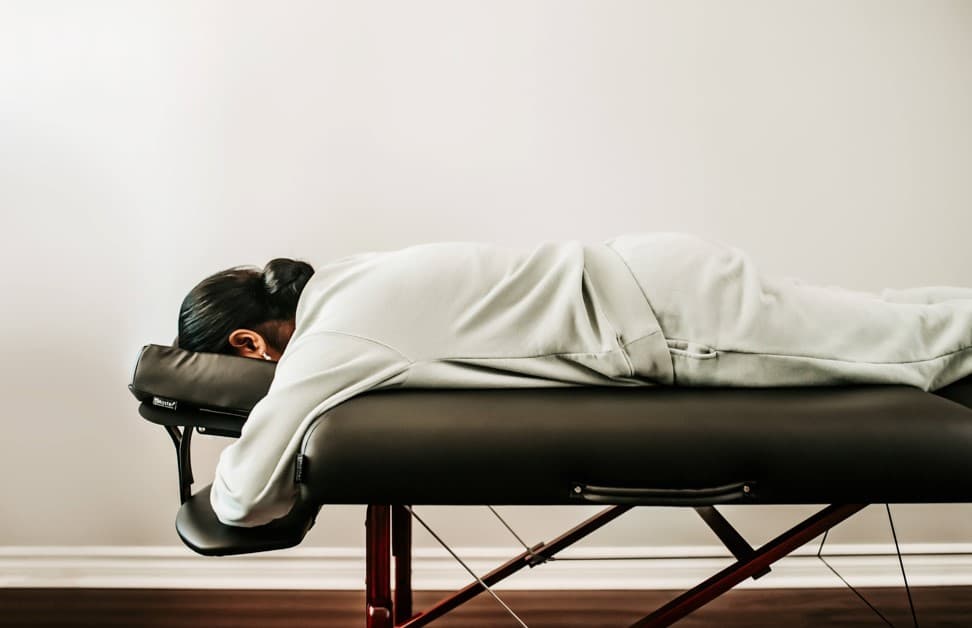 Face-down vitrectomy recovery bed rental in Hamilton, Ontario
